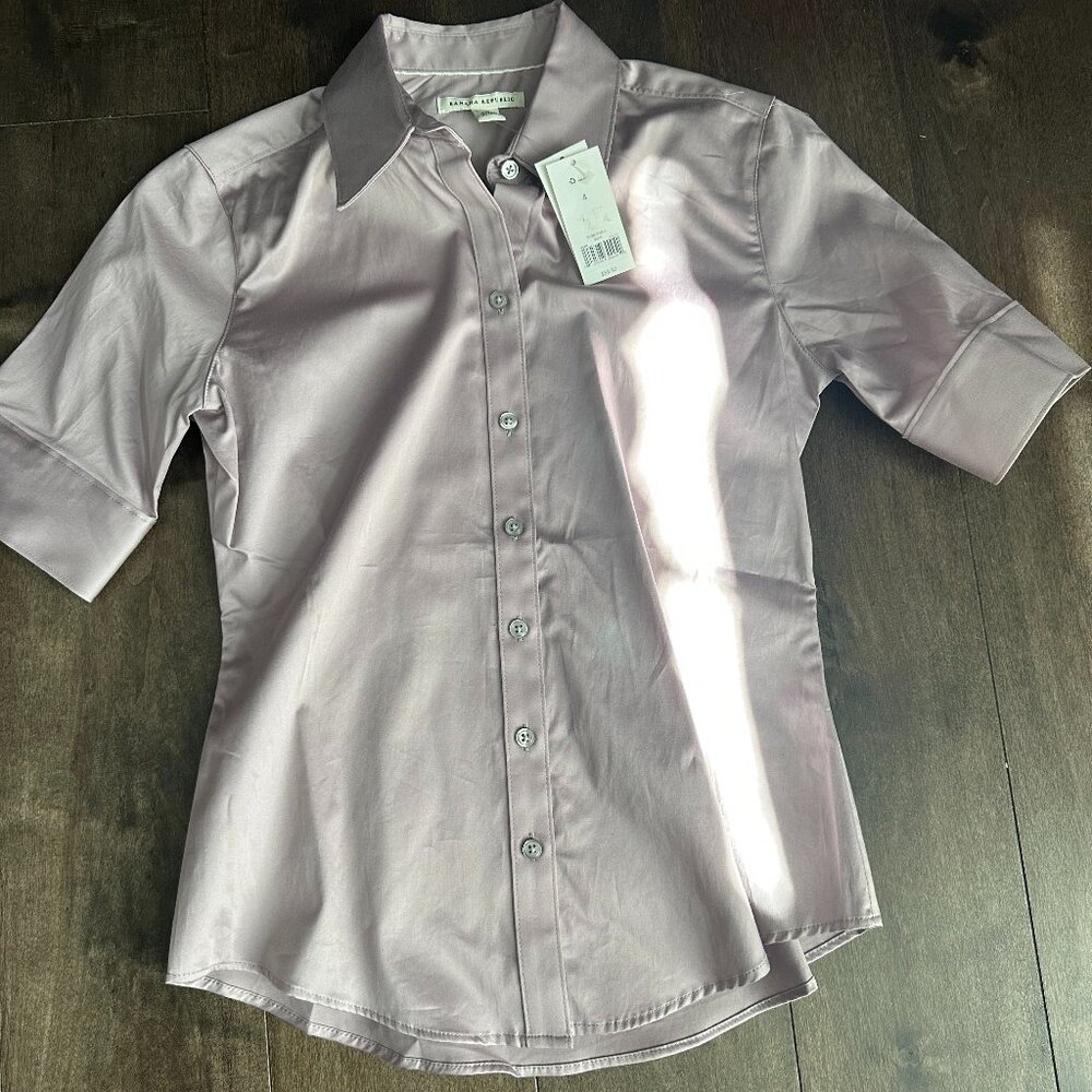 NWT Banana Republic Short Sleeve Button Down Blouse – Size 4